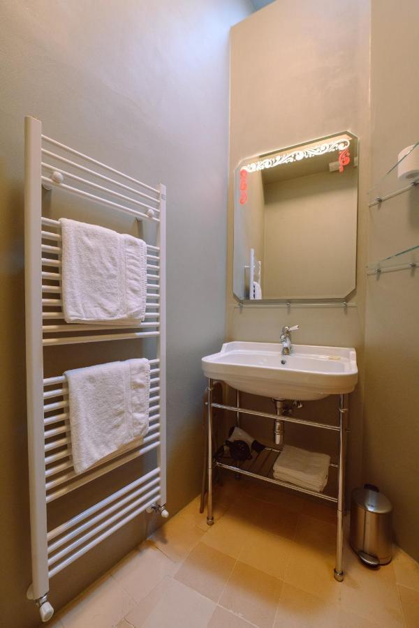 Palazzo Froussard B&B&Living Lucca Esterno foto