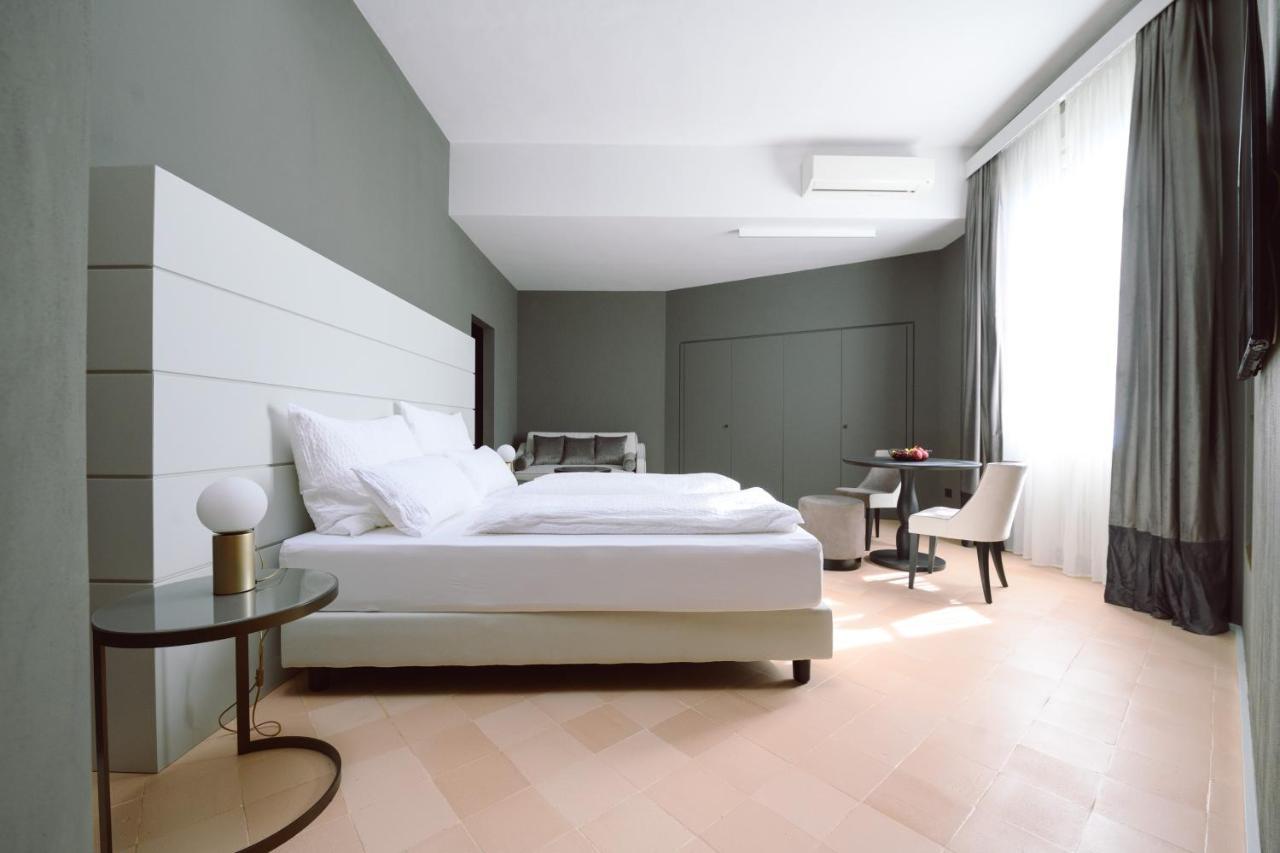 Palazzo Froussard B&B&Living Lucca Esterno foto