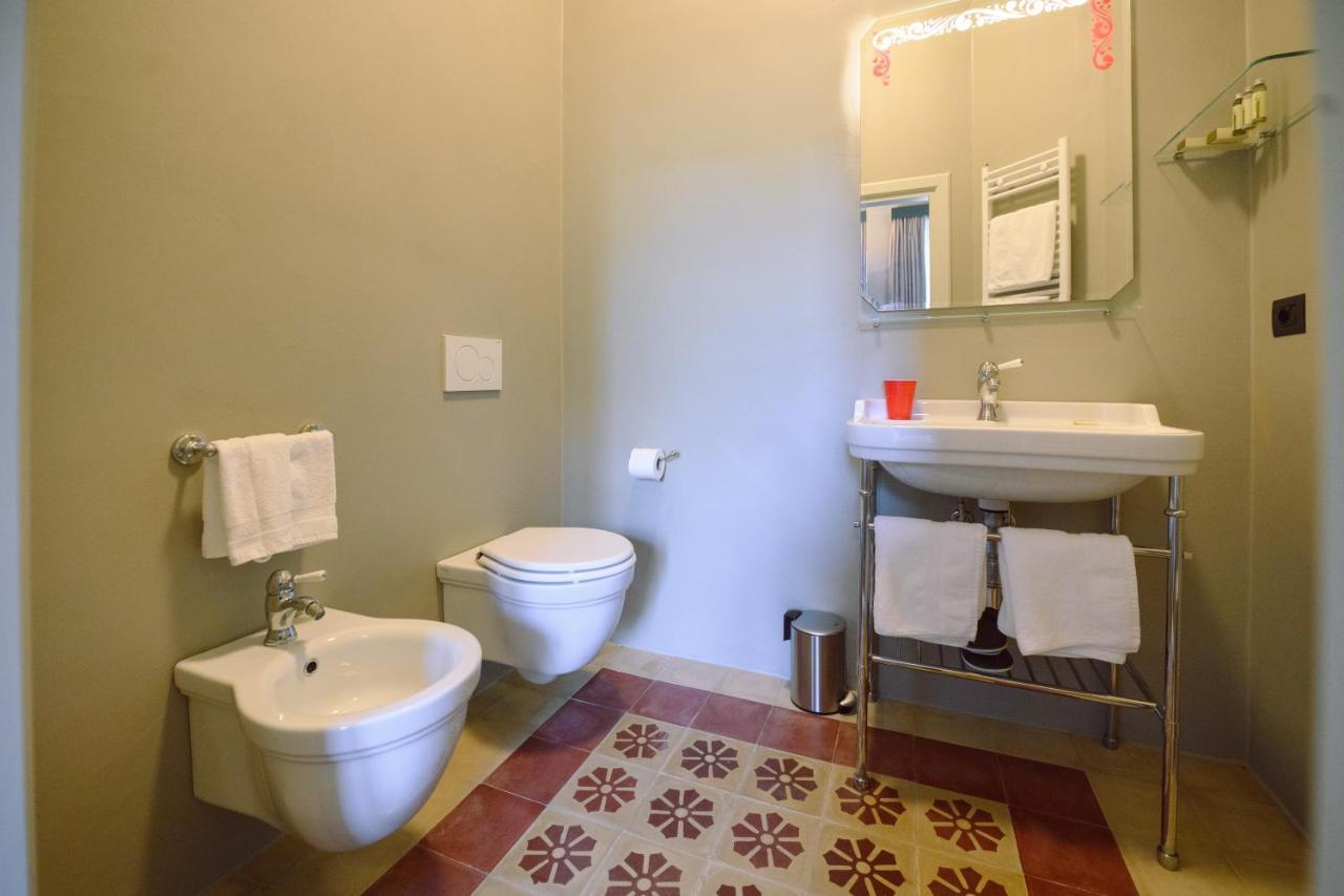 Palazzo Froussard B&B&Living Lucca Esterno foto