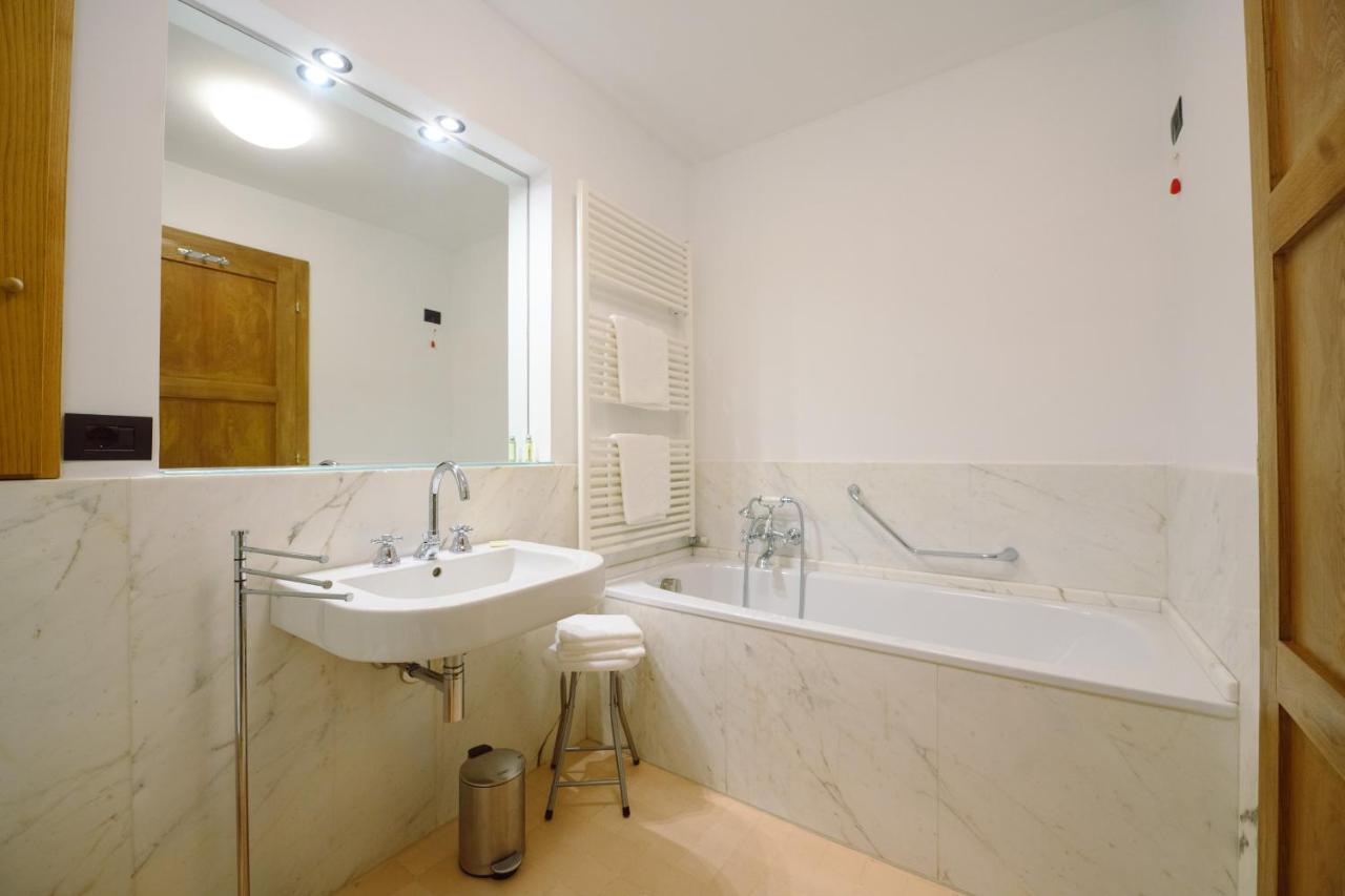 Palazzo Froussard B&B&Living Lucca Esterno foto