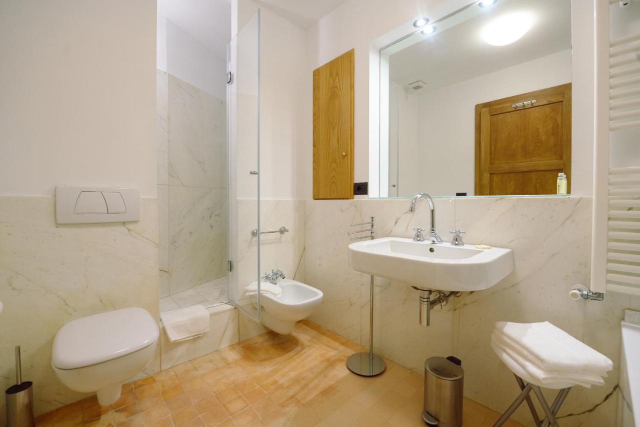 Palazzo Froussard B&B&Living Lucca Esterno foto