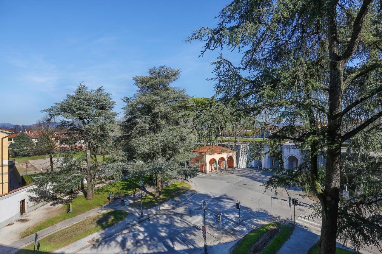 Palazzo Froussard B&B&Living Lucca Esterno foto