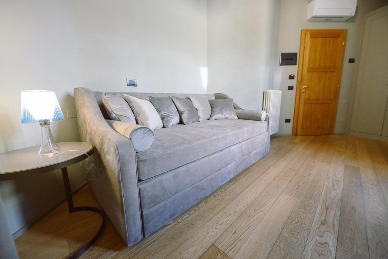 Palazzo Froussard B&B&Living Lucca Esterno foto