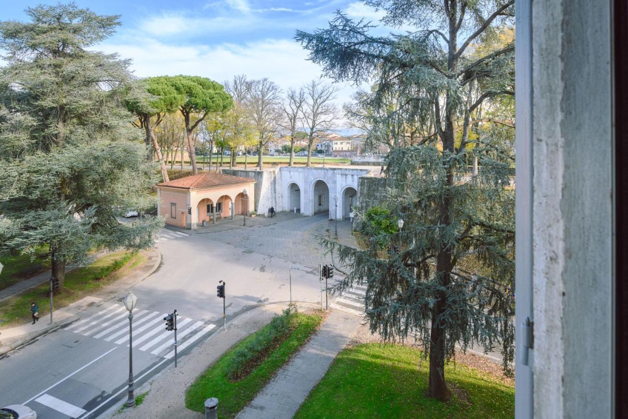 Palazzo Froussard B&B&Living Lucca Esterno foto