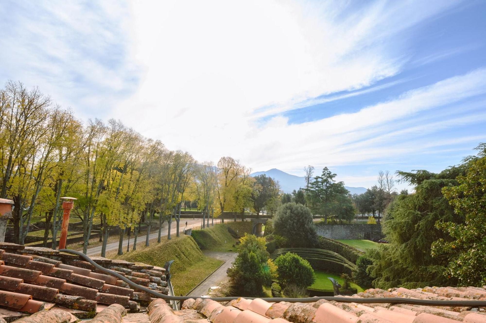 Palazzo Froussard B&B&Living Lucca Esterno foto